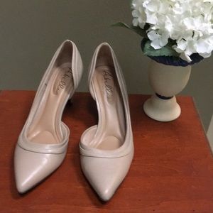 Abella, cream color, dress shoe. Size 7